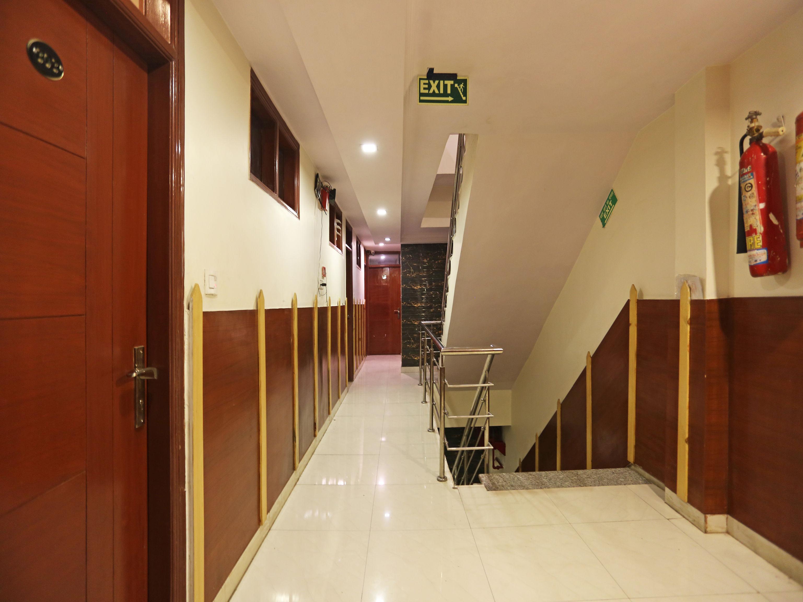 Oyo 6169 Hotel Prem Deluxe Нью-Делі Екстер'єр фото
